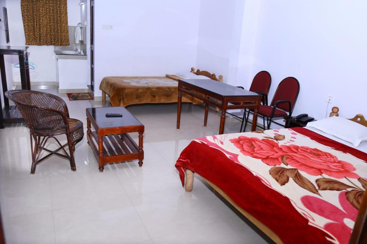 Dubai Hotel & Restaurant Kumarakom Dış mekan fotoğraf